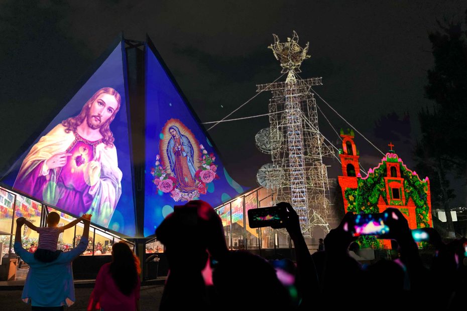 Video Mapping vs Castillo Pirotécnico, Proyección sobre templos
